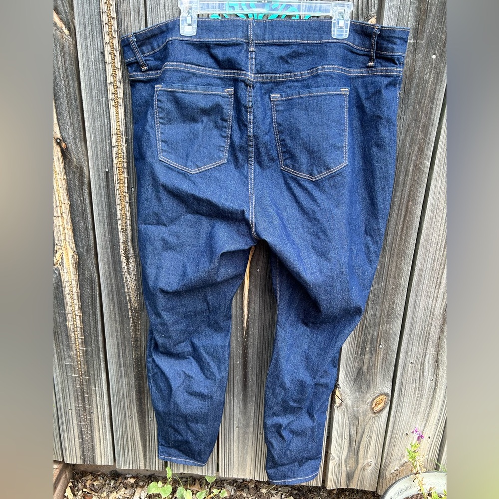 Old Navy Super Skinny Jeans - Picture 2 of 4
